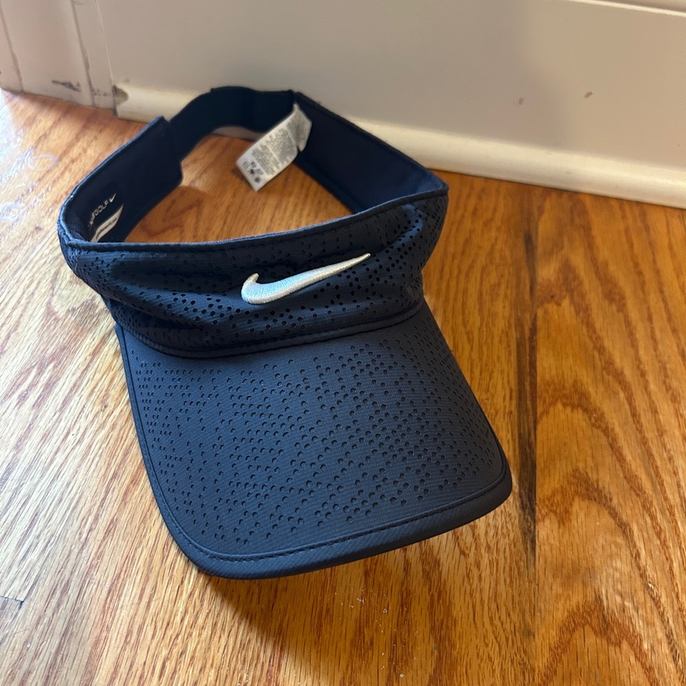 Black Nike Women’s Golf Visor with White Logo
